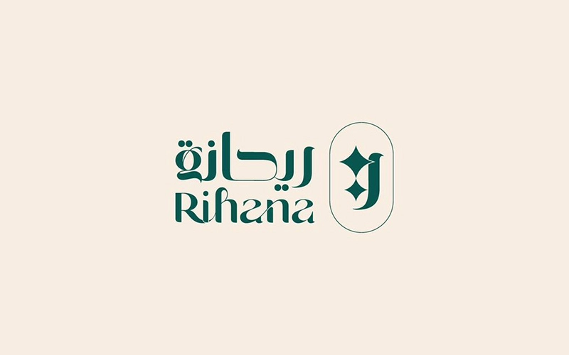 لوگوی سالن زیبایی با نقوش اسلیمی ظریف و پیچیده، نمایانگر اصالت