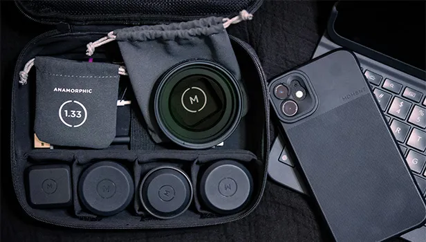 تجهیزات اصلی عکاسی خلاقانه شامل دوربین DSLR یا بدون آینه، لنز ۵۰ میلیمتری، سهپایه، فیلتر ND و ریموت شاتر برای عکاسان مبتدی
