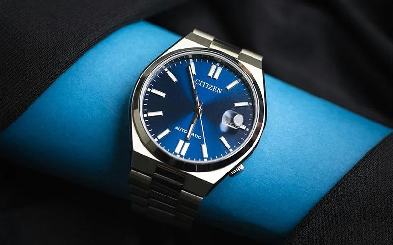 نمای نزدیک از محصول با نورپردازی دقیق که بافت و رنگ واقعی آن را در عکاسی فروشگاهی نشان می‌دهد