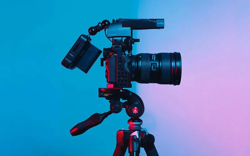 اینفوگرافیک نکات مهم مانند استفاده از سه‌پایه، کنترل نور و تثبیت دوربین برای گرفتن بهترین عکس‌ها با زاویه‌های مختلف در عکاسی محصول