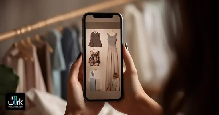 نمایی از گوشی موبایل در حال عکاسی از چند لباس آویزان برای فروش اینترنتی با پس‌زمینه ساده