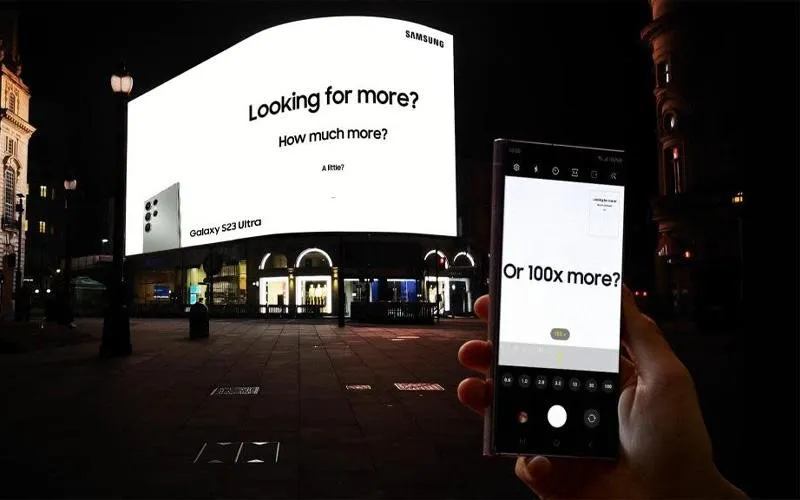 بیلبورد تعاملی سامسونگ در سئول با قابلیت تحلیل چهره رهگذران و نمایش تبلیغات شخصی‌سازی‌شده بر اساس سن، جنسیت و حالت صورت