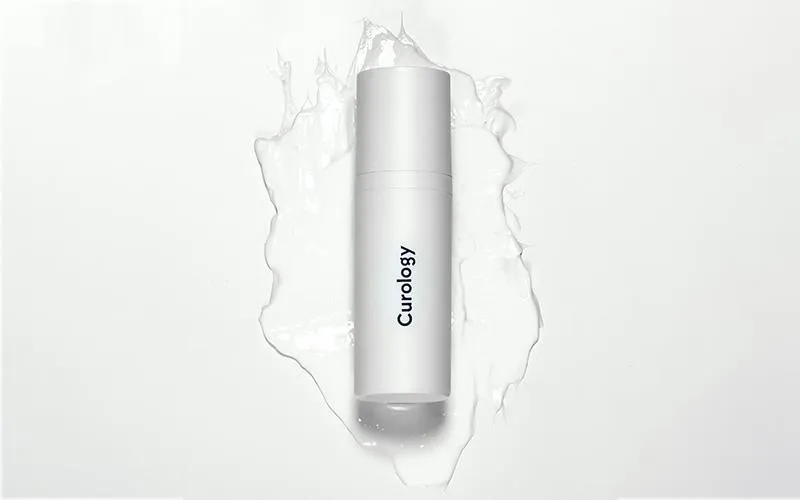 عکاسی از بالا (زاویه Top View) برای نمایش یک محصول تخت به‌صورت منظم و واضح