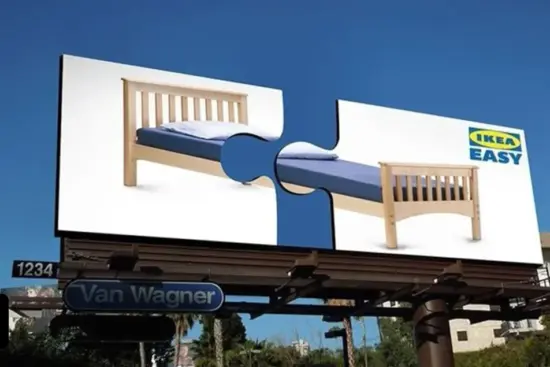 بیلبورد پازل برند IKEA با طراحی مینیمال که به راحتی مفهوم مونتاژ آسان را منتقل می‌کند