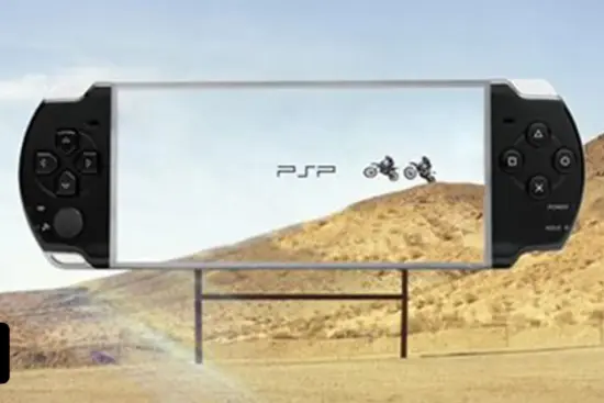 بیلبورد خلاقانه کنسول PSP با طراحی ساده و جلب توجه فوری با تصویر دو موتورسوار.
